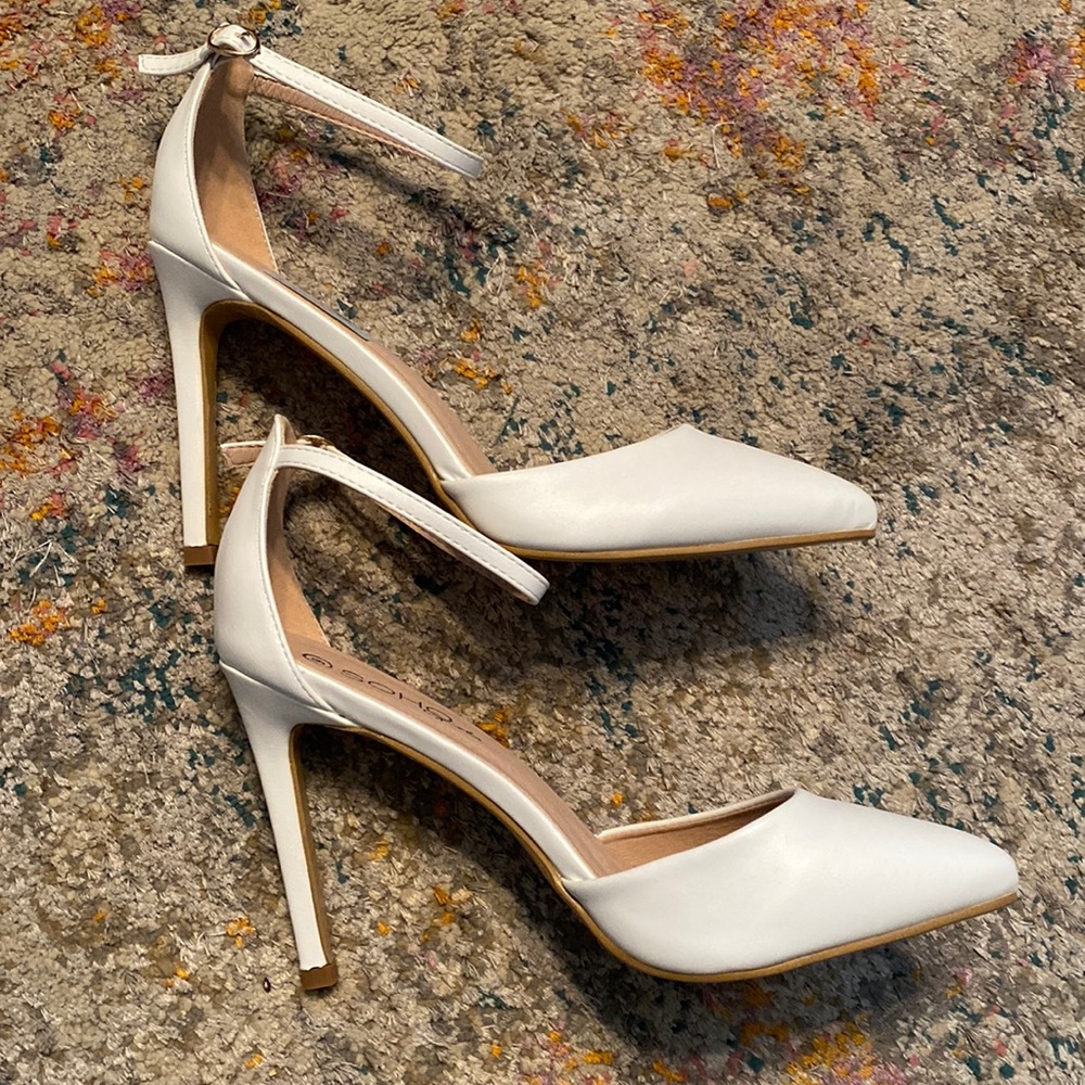 New SOHO Girls White Ankle Wrap Heels Pumps 9